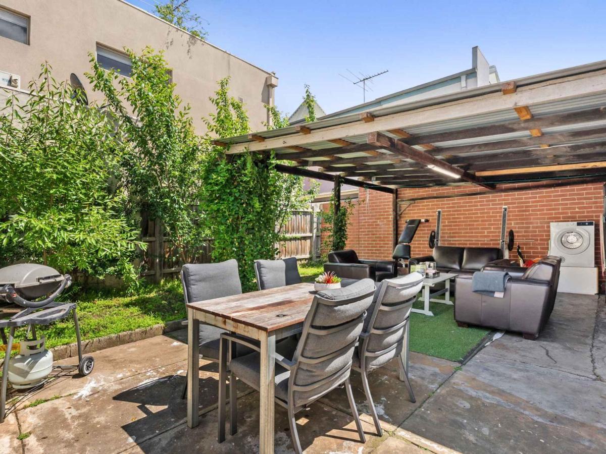 Walk To The Mcg & Aami Park - Free Late Checkout - Great Location & Backyard Villa Melbourne Kültér fotó