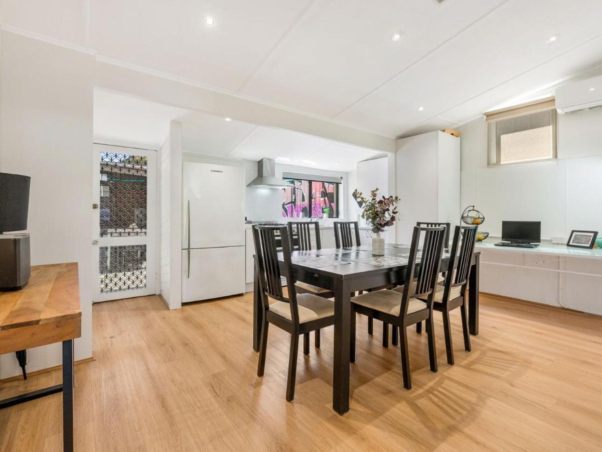 Walk To The Mcg & Aami Park - Free Late Checkout - Great Location & Backyard Villa Melbourne Kültér fotó